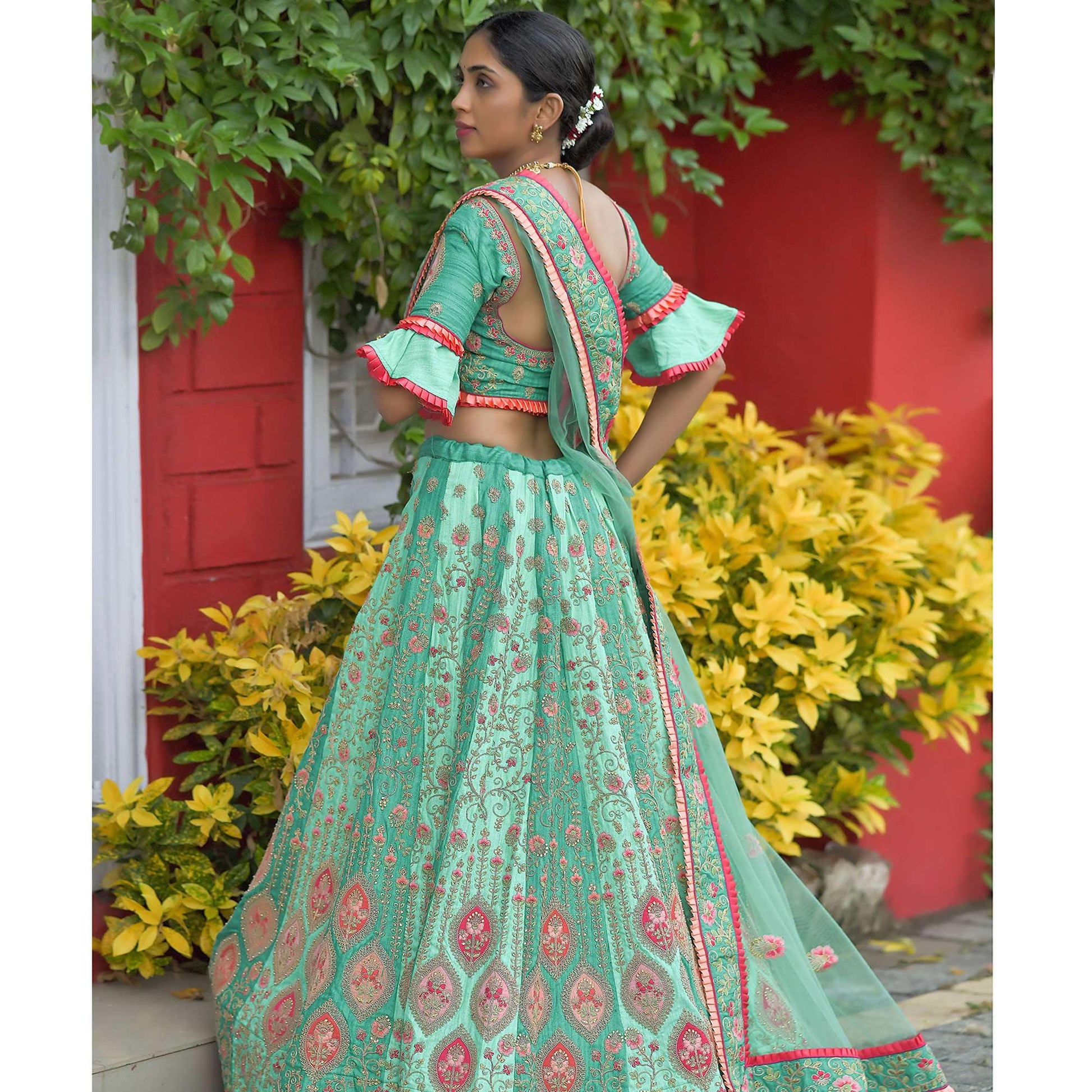 green-wedding-wear-floral-embroidery-resham-work-silk-lehenga-choli-112016