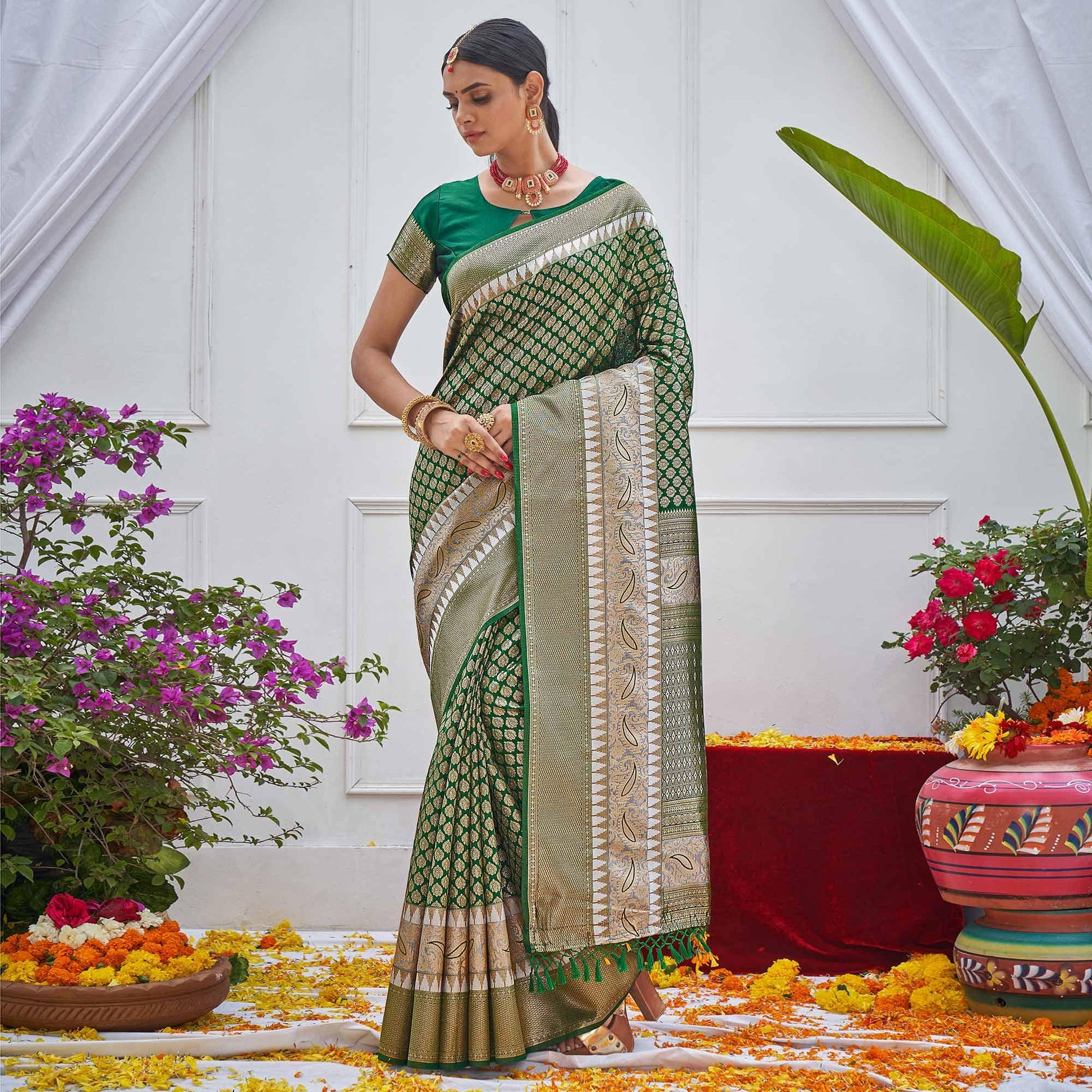 green-woven-art-silk-saree-7