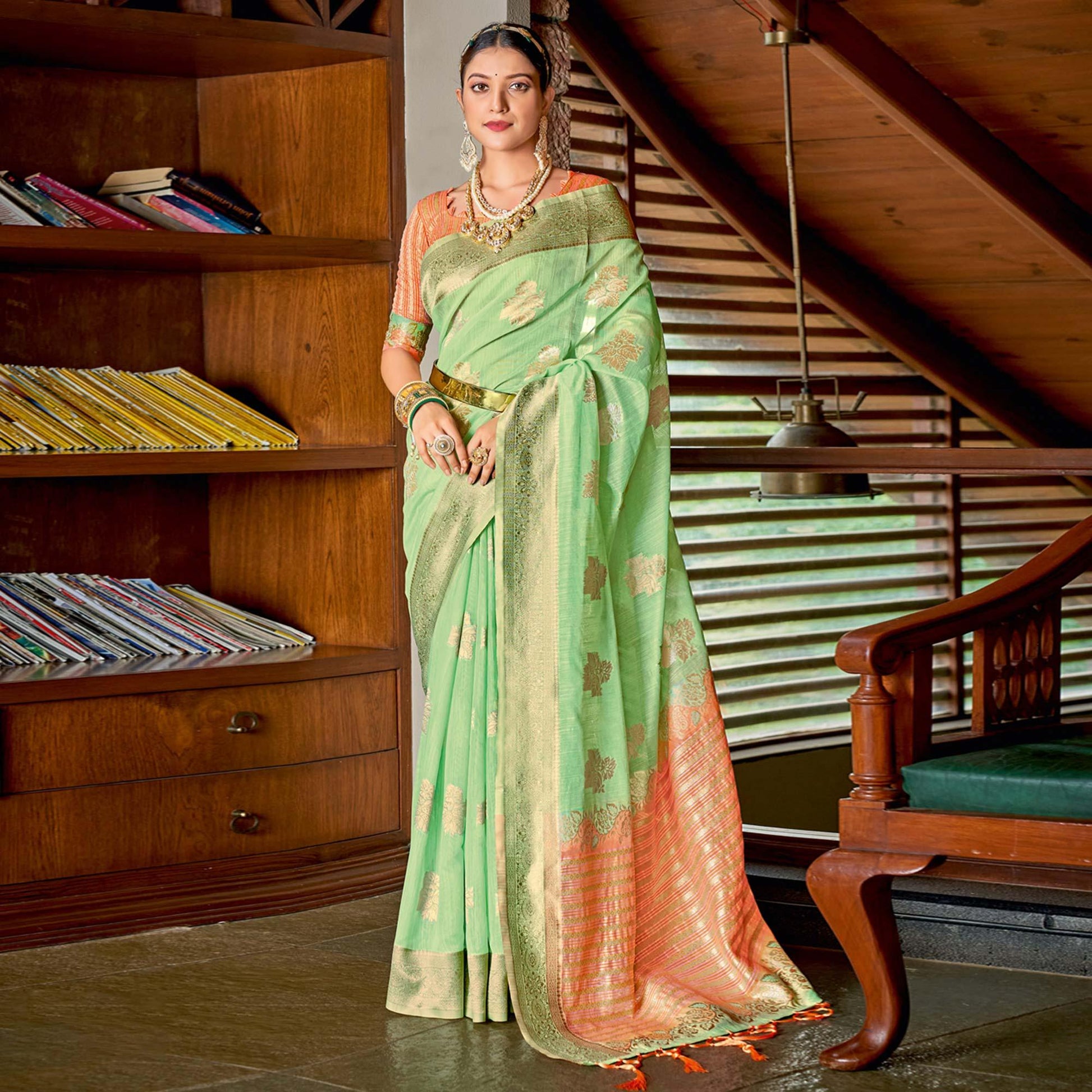 green-woven-art-silk-saree-4