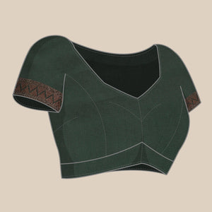 green-woven-kanjivaram-silk-saree-with-tassels