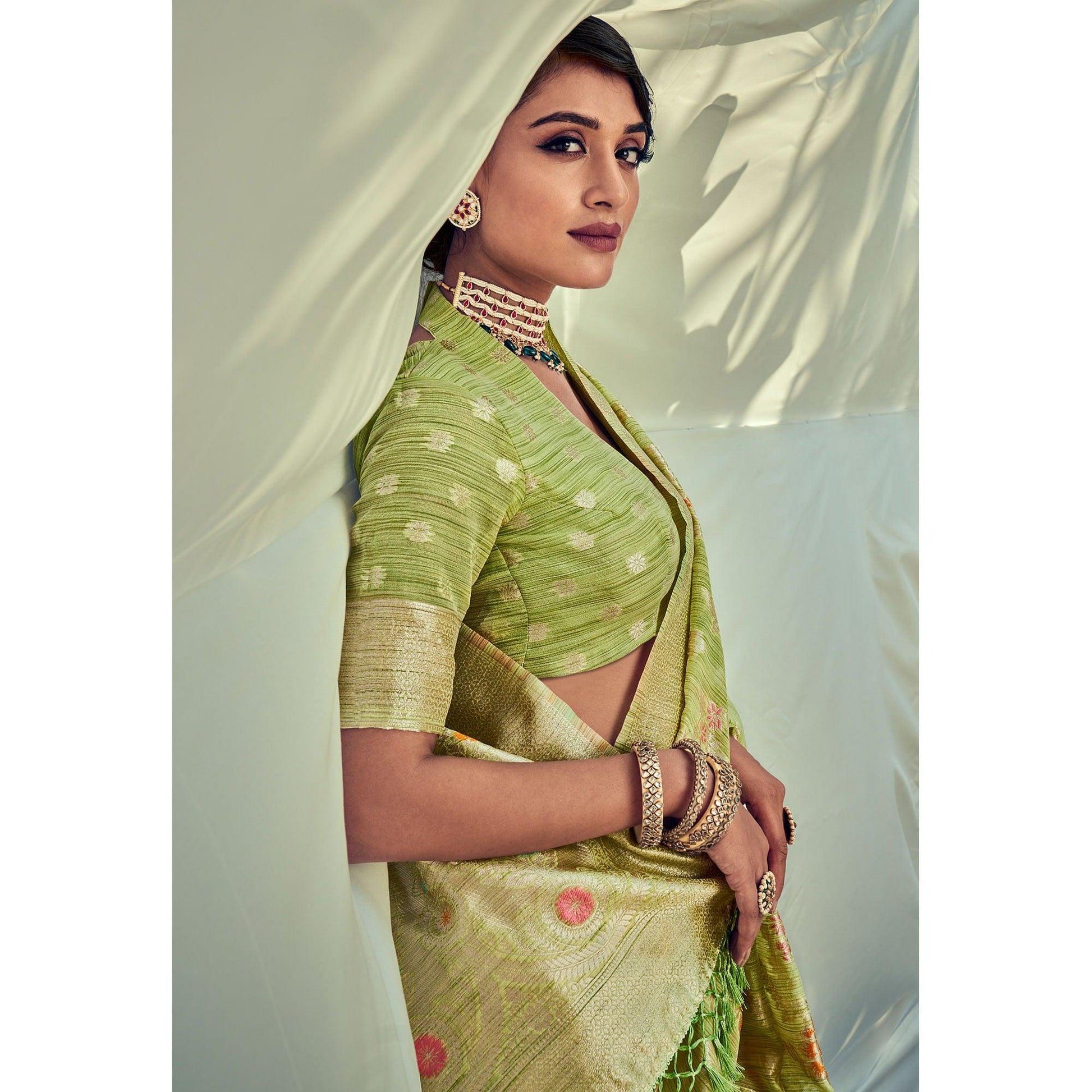 green-woven-pure-silk-saree-with-tassels-144179