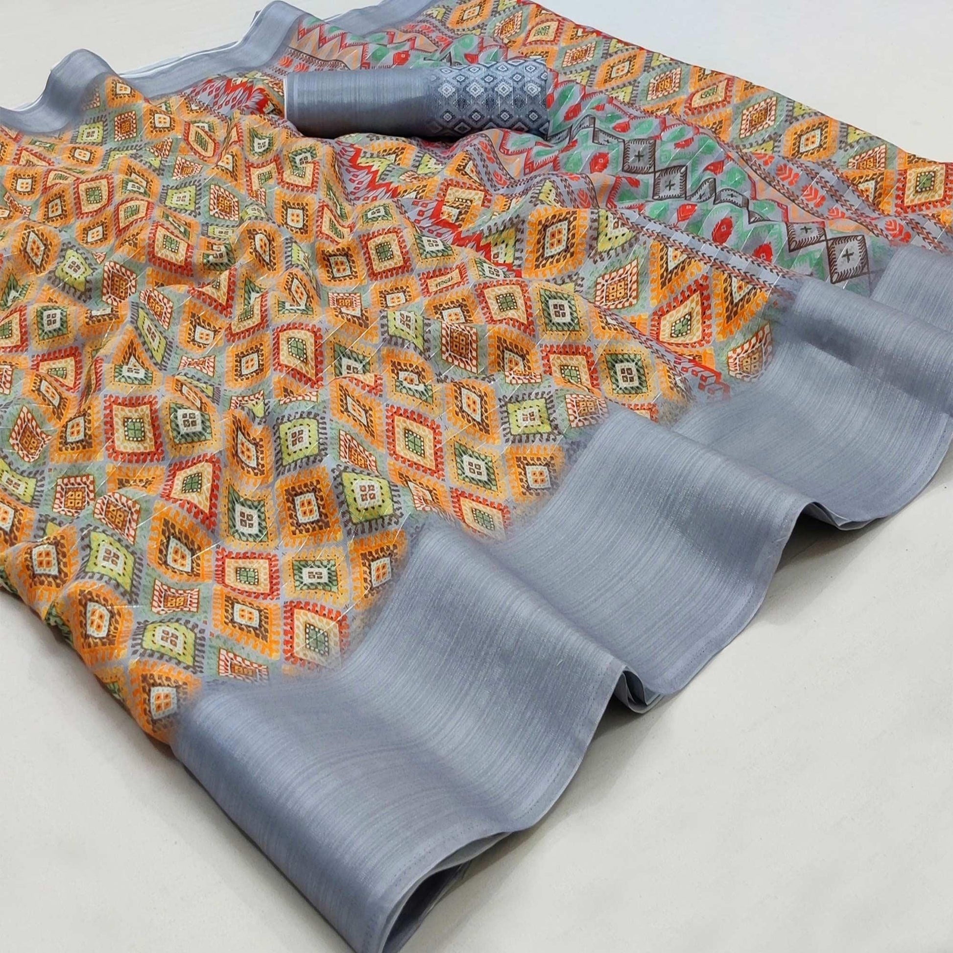 grey-casual-wear-digital-printed-silk-saree-with-jacquard-border-139274