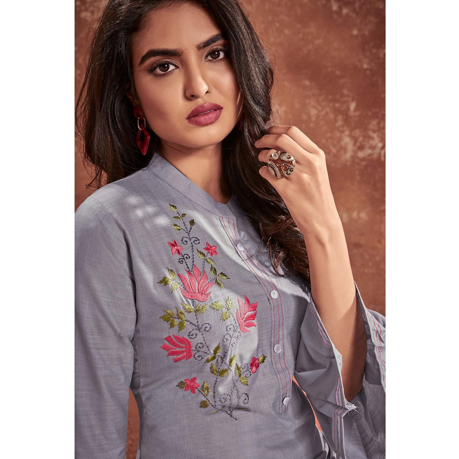 grey-casual-wear-embroidered-cotton-kurti-140282