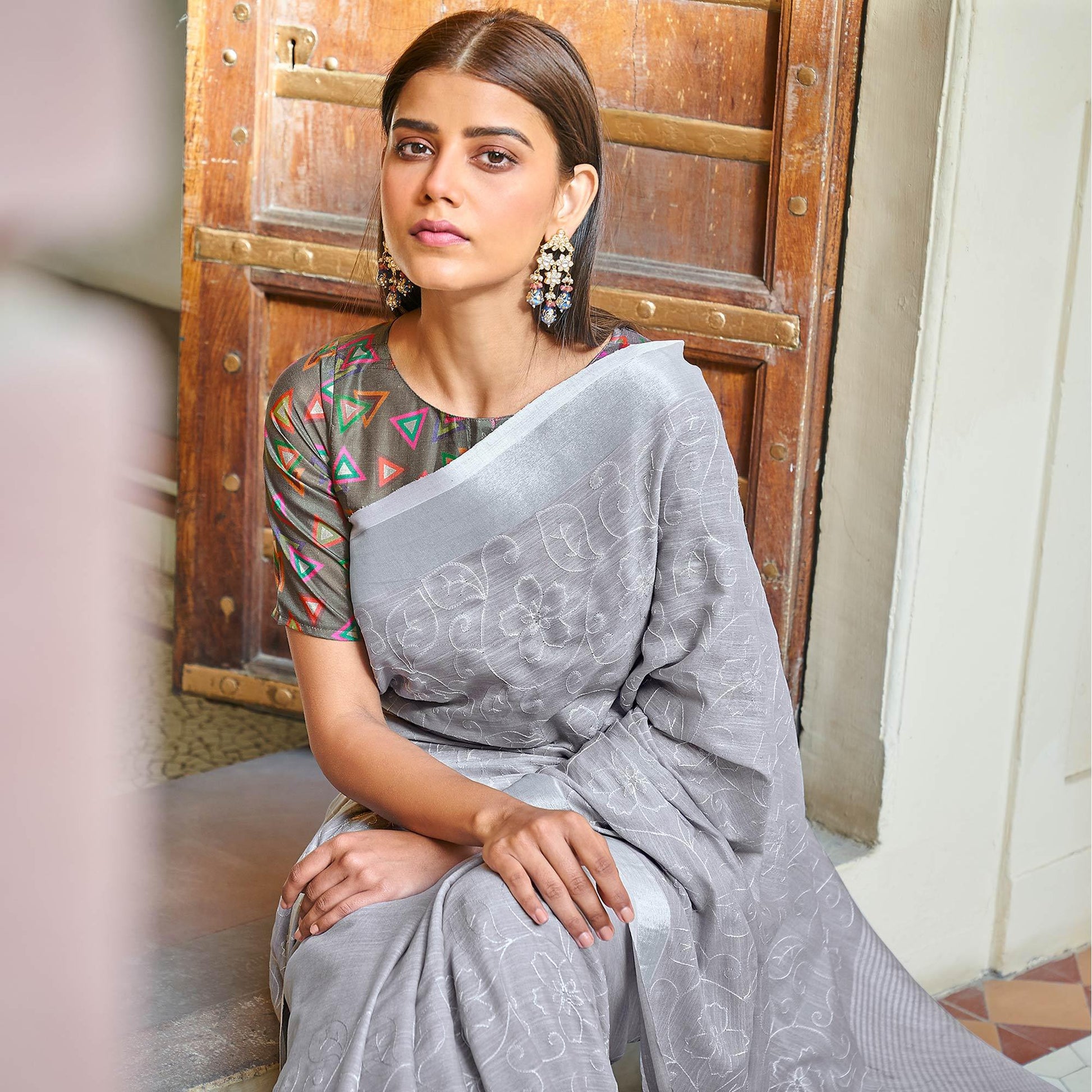 grey-casual-wear-embroidered-linen-saree-118721