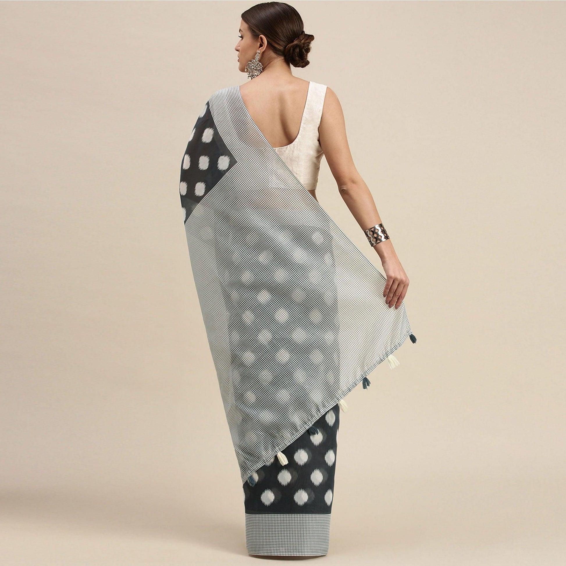 grey-casual-wear-printed-cotton-blend-saree-with-tassels-139496