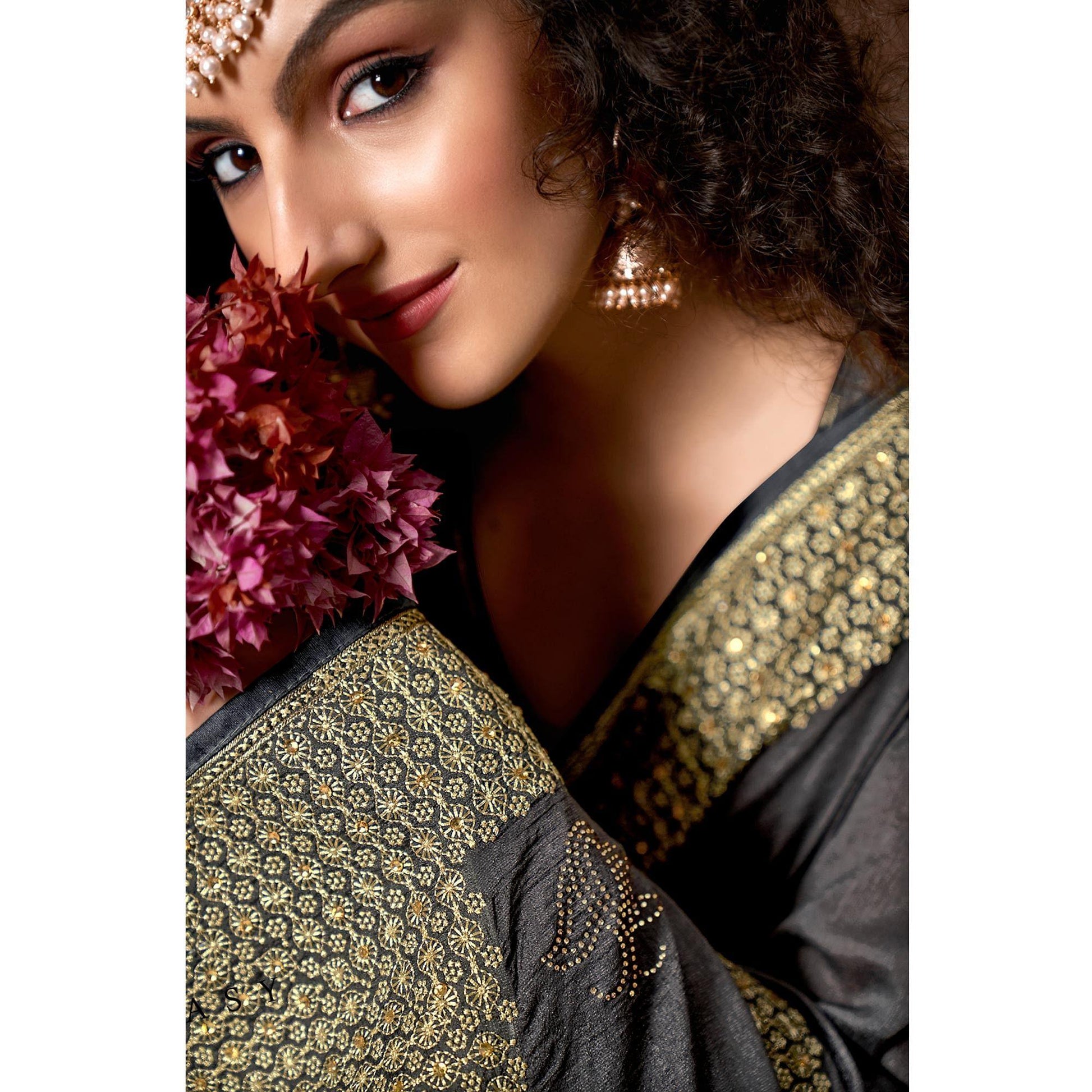 grey-embellished-vichitra-silk-saree-143927