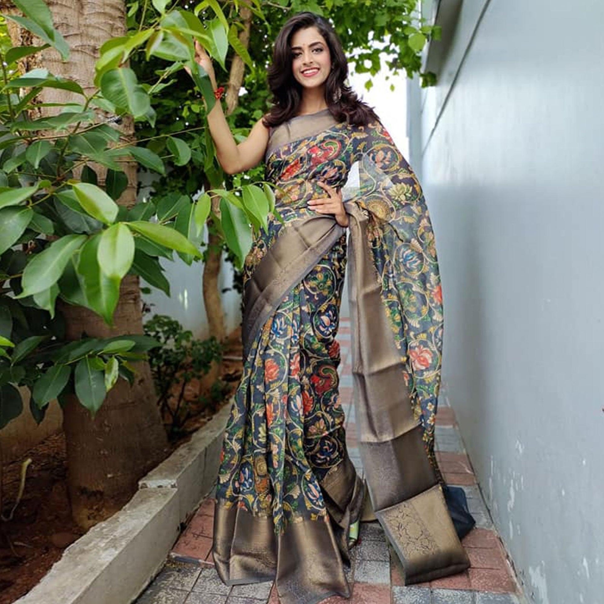 grey-festive-wear-kalamkari-printed-chanderi-silk-saree-with-zari-weaving-border-128493