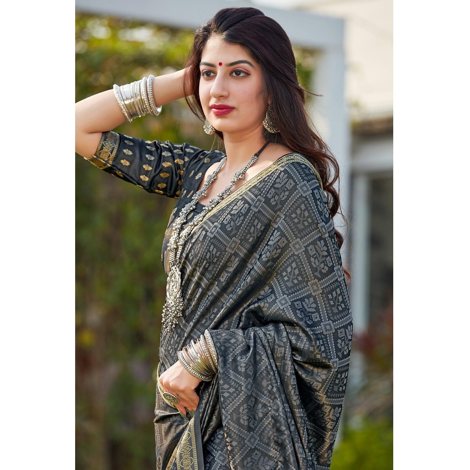 grey-festive-wear-woven-banarasi-satin-silk-saree-109916