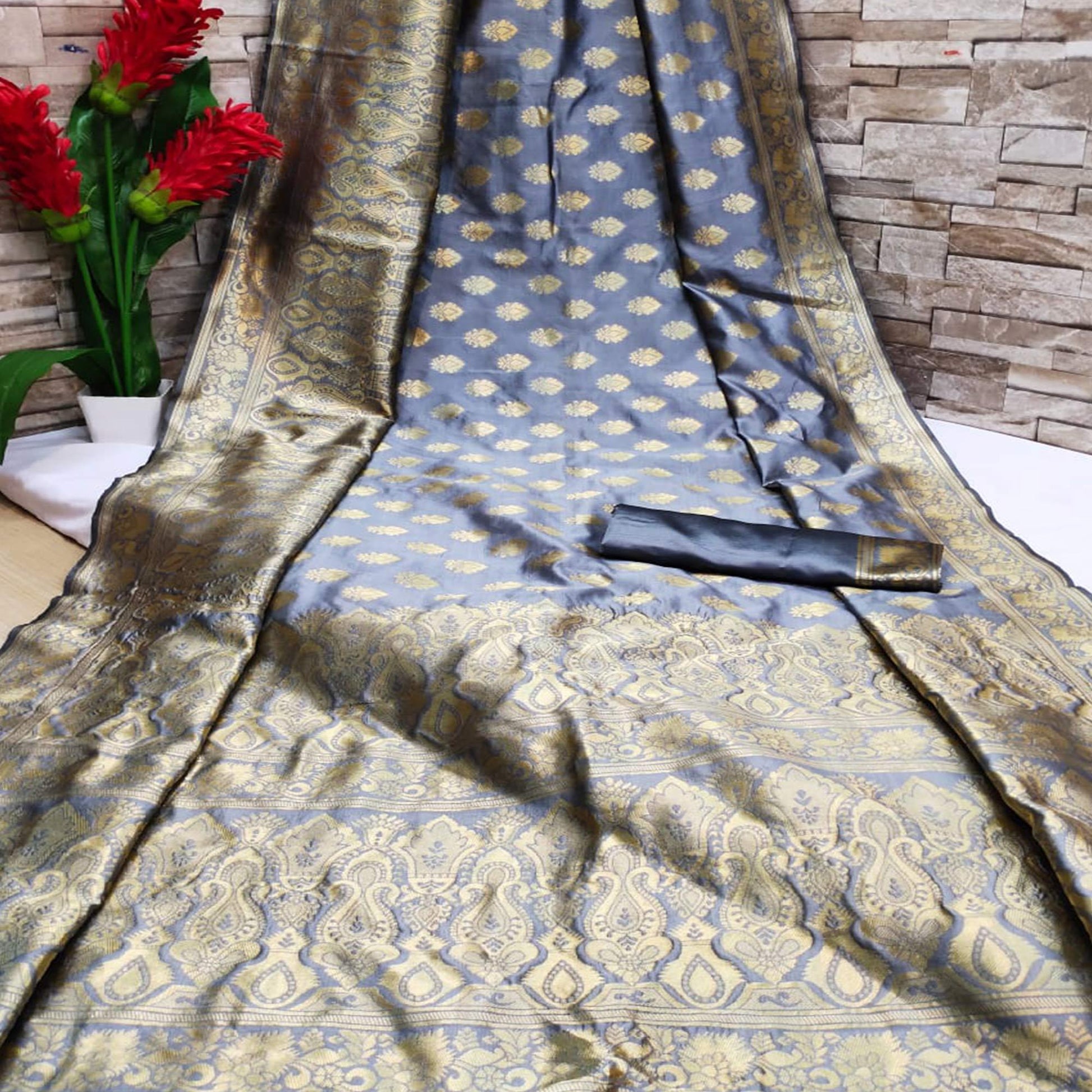 grey-festive-wear-woven-jacquard-silk-saree-108194