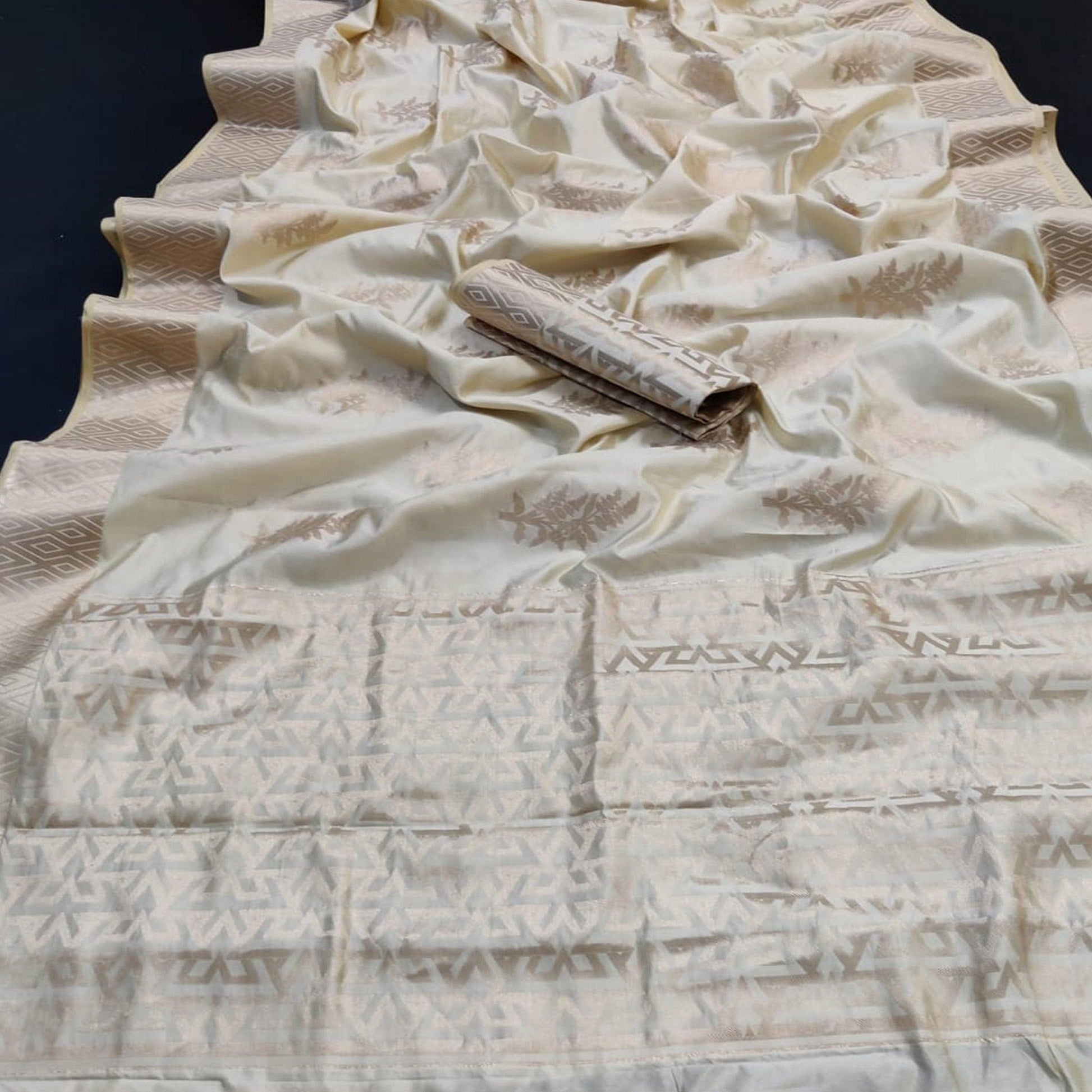 grey-festive-wear-woven-pure-silk-saree-with-butta-pallu-106152