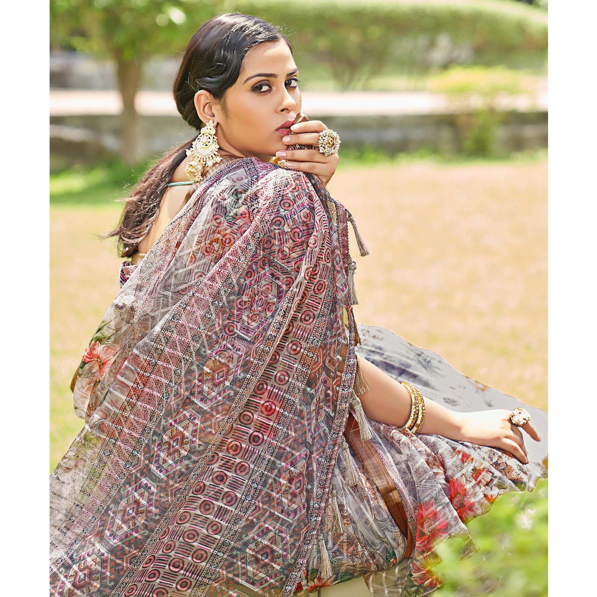 grey-floral-digital-printed-with-sequence-linen-saree-2