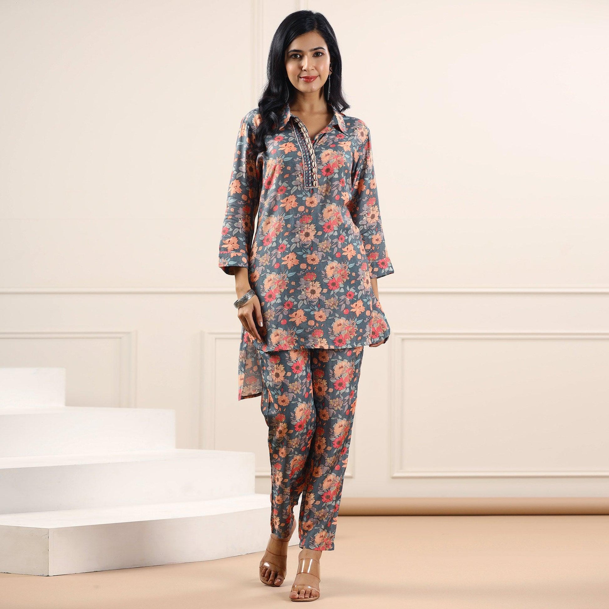 grey-floral-printed-muslin-kurti-pant-set