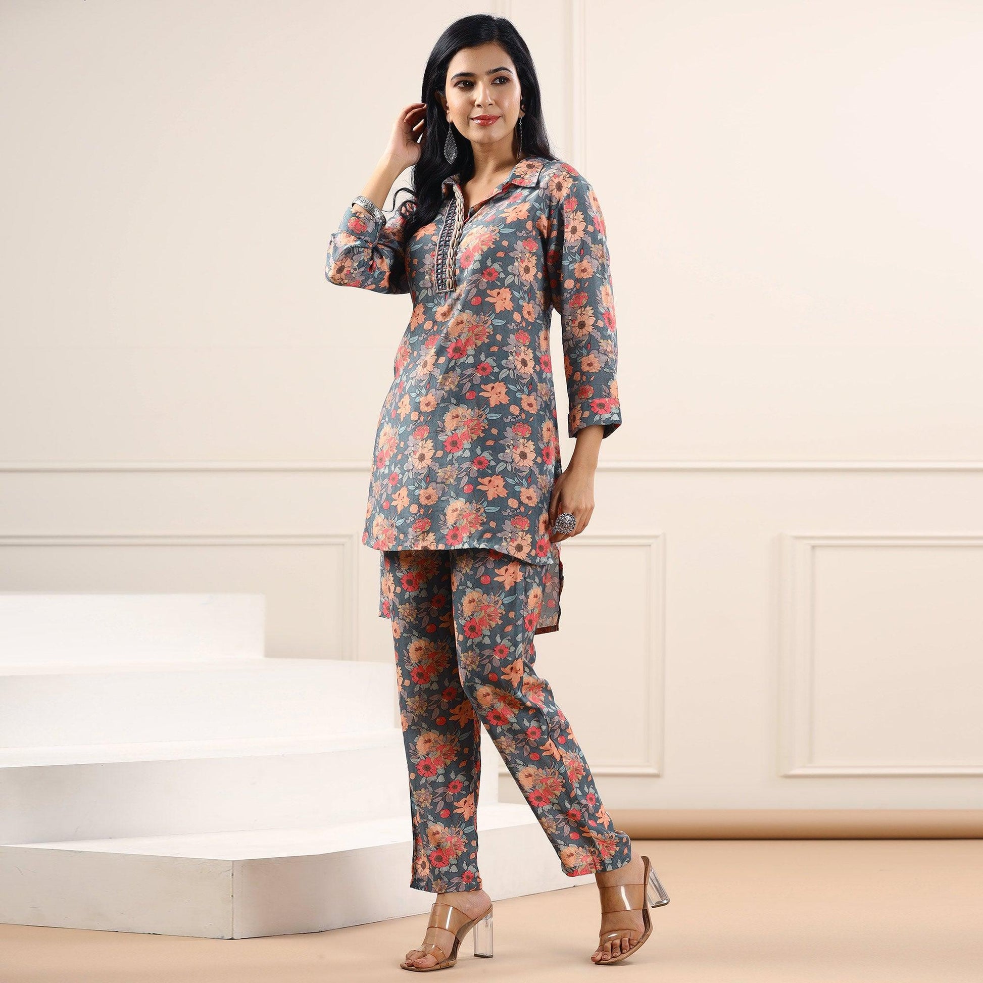 grey-floral-printed-muslin-kurti-pant-set