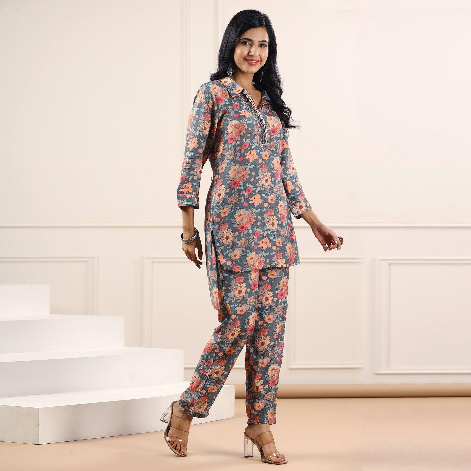 grey-floral-printed-muslin-kurti-pant-set