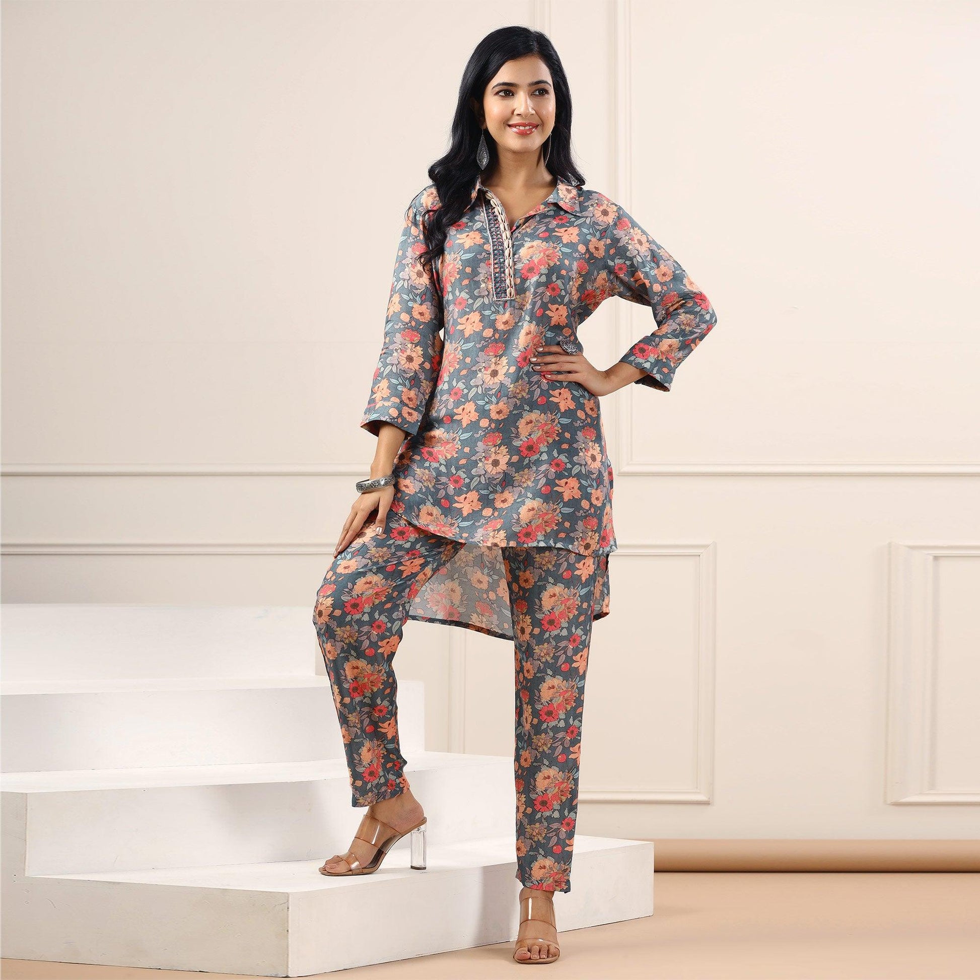 grey-floral-printed-muslin-kurti-pant-set
