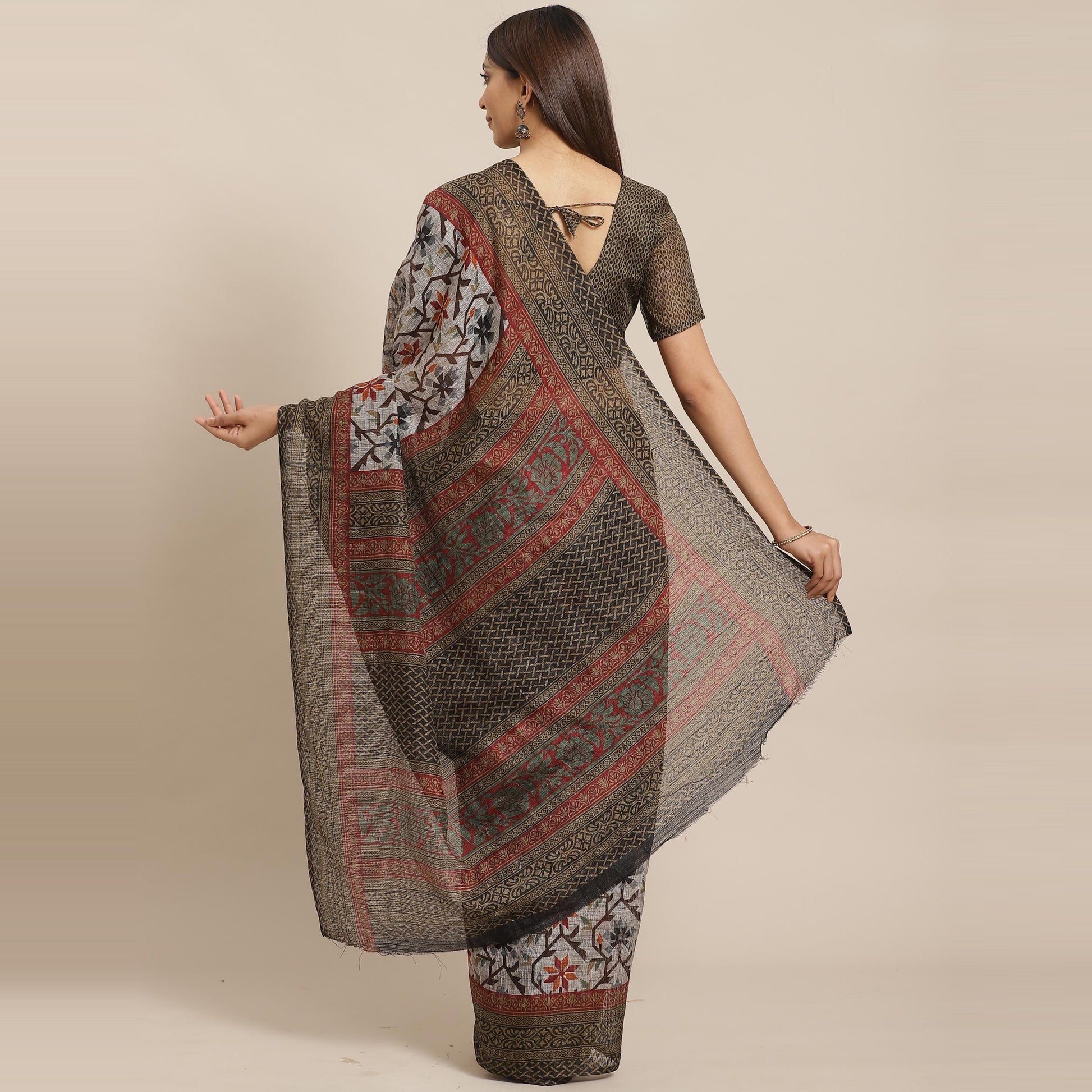 Intricate Grey - Black Colored Casual Wear Printed Silk blend Saree