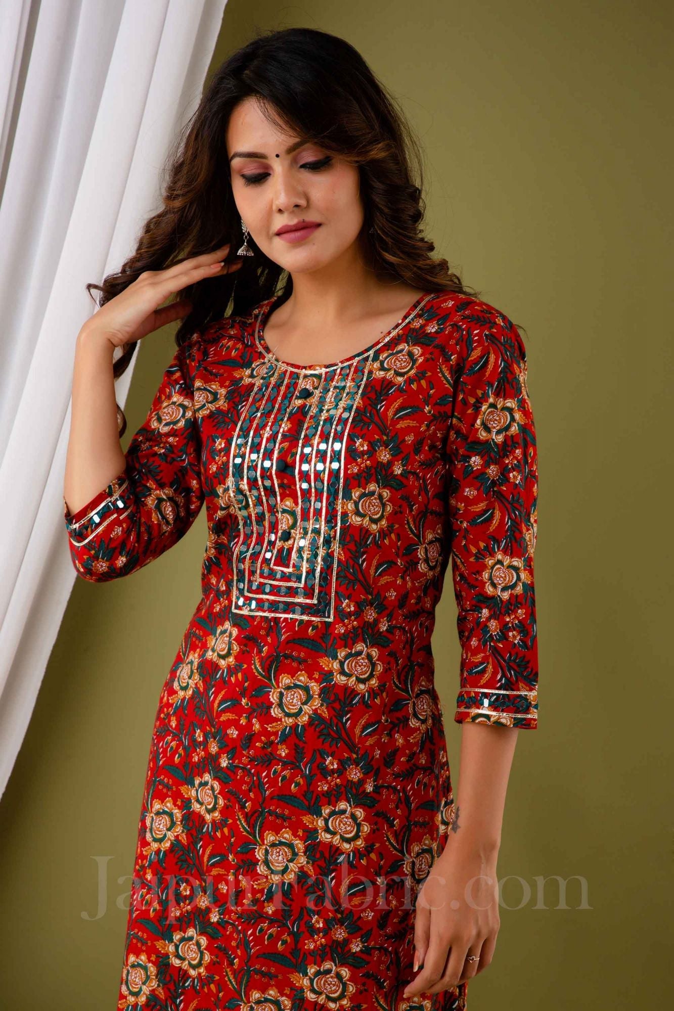 Women Floral Round Neck Cotton Kurti