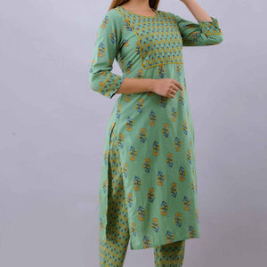 Women Green Cotton Kurti Round Neck with Pant