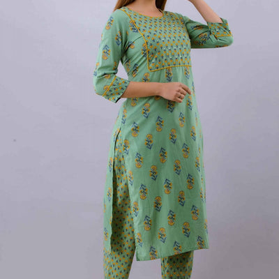 Women Green Cotton Kurti Round Neck with Pant