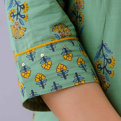 Women Green Cotton Kurti Round Neck with Pant