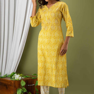 Women Yellow Paisley Print Cotton Kurti with Pant & Dupatta