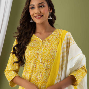Women Yellow Paisley Print Cotton Kurti with Pant & Dupatta