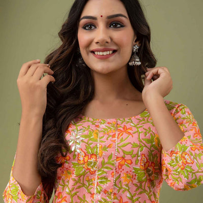 Women Peach Floral Kurti with Pant