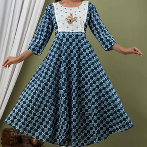Women Boota Print Cotton Kurti
