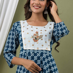 Women Boota Print Cotton Kurti