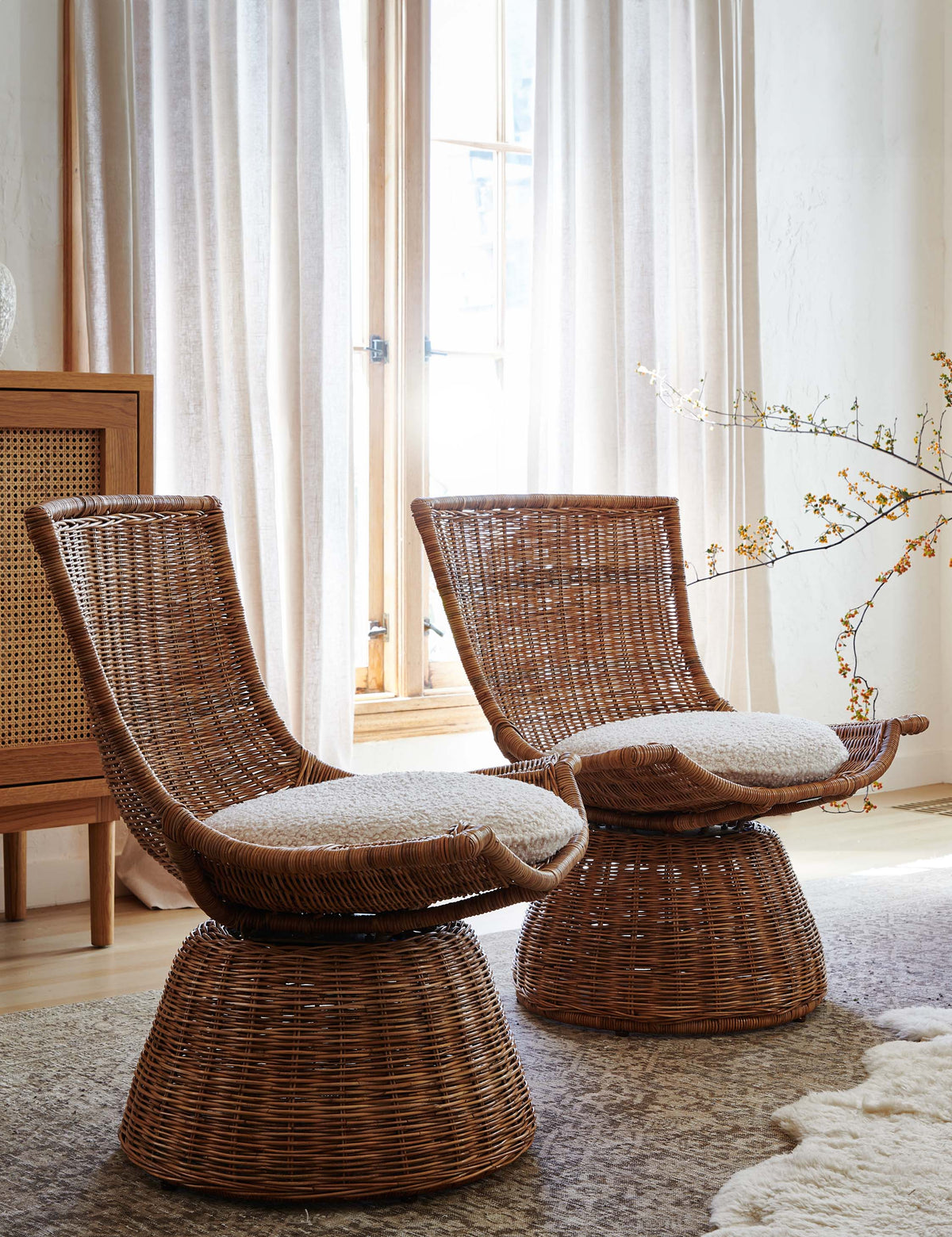 Amado Swivel Chair