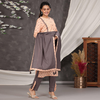 Light Peach Casual Wear Printed Cotton Kurti - Pant Set With Dupatta