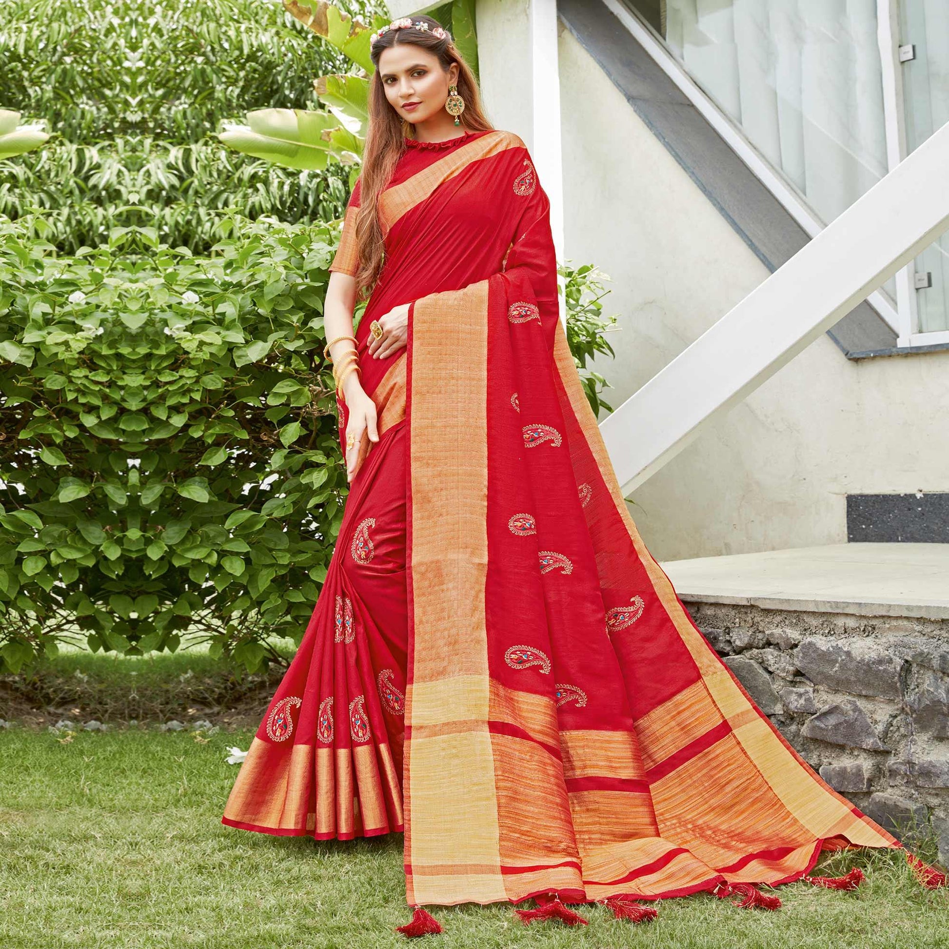 Magnetic Red Colored Festive Wear Woven Handloom Silk Saree