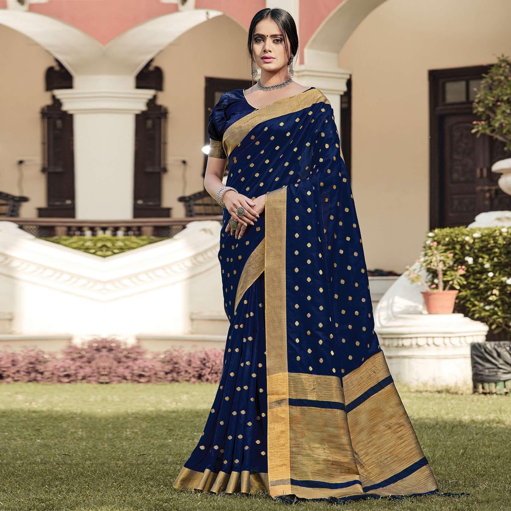 Majesty Navy Blue Coloured Casual Wear Woven Handloom Silk Saree