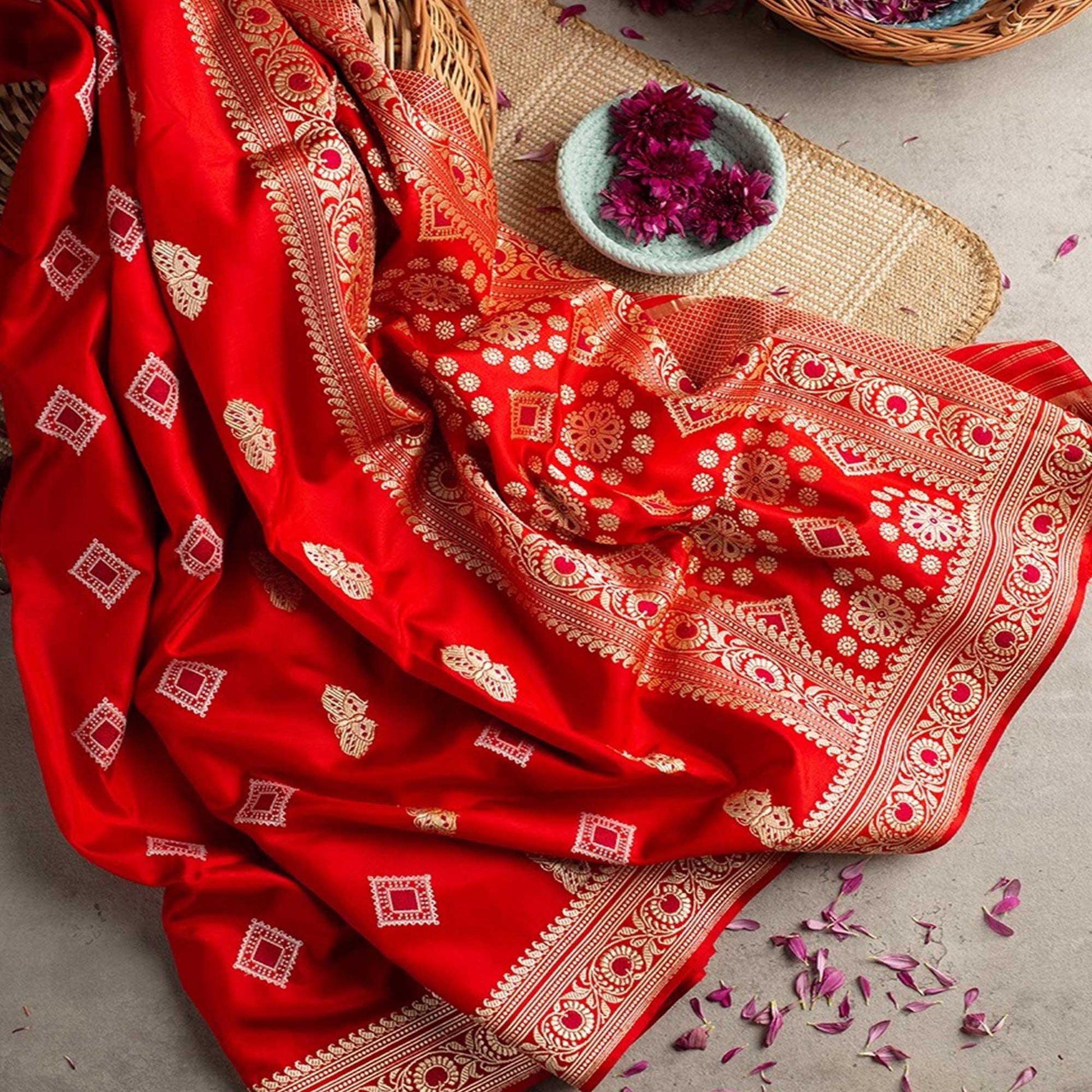 Mesmeric Red Colored Festive Woven Banarasi Silk Saree
