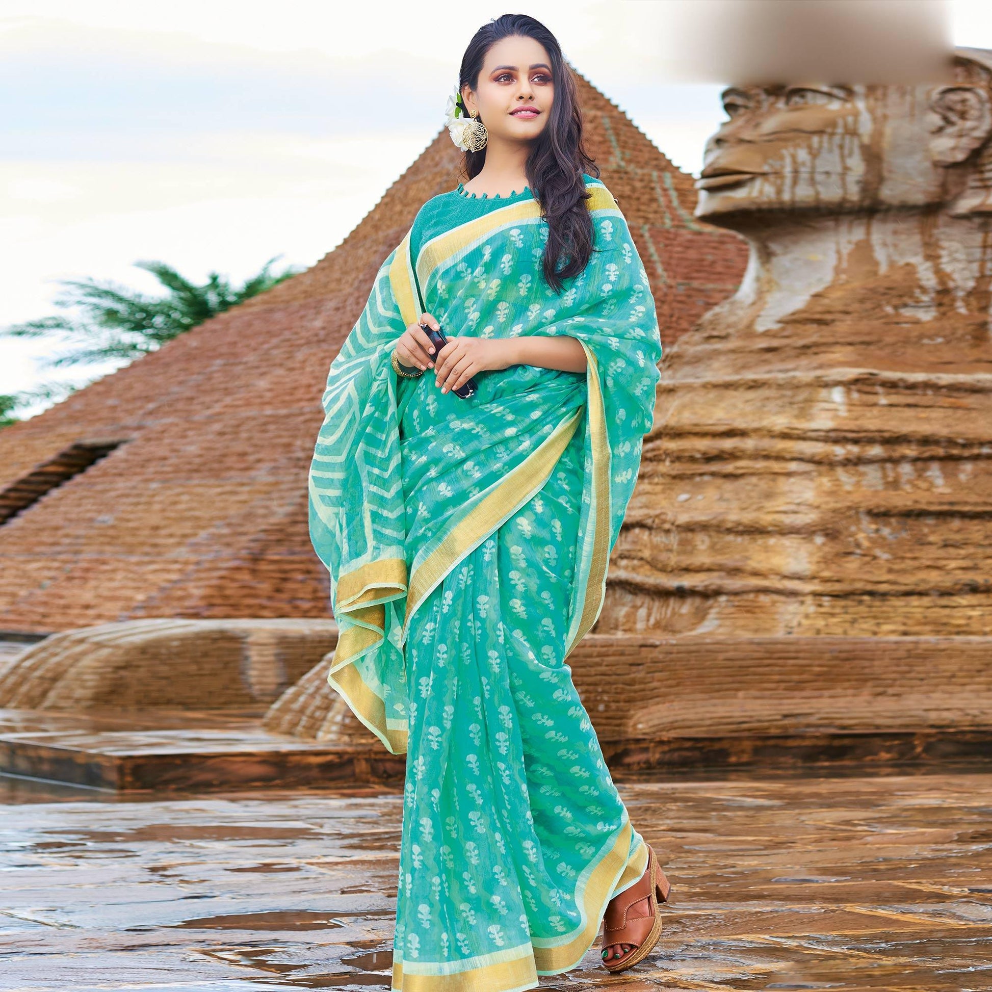 Mesmeric Turquoise Green Colored Casual Wear Printed Cotton Saree