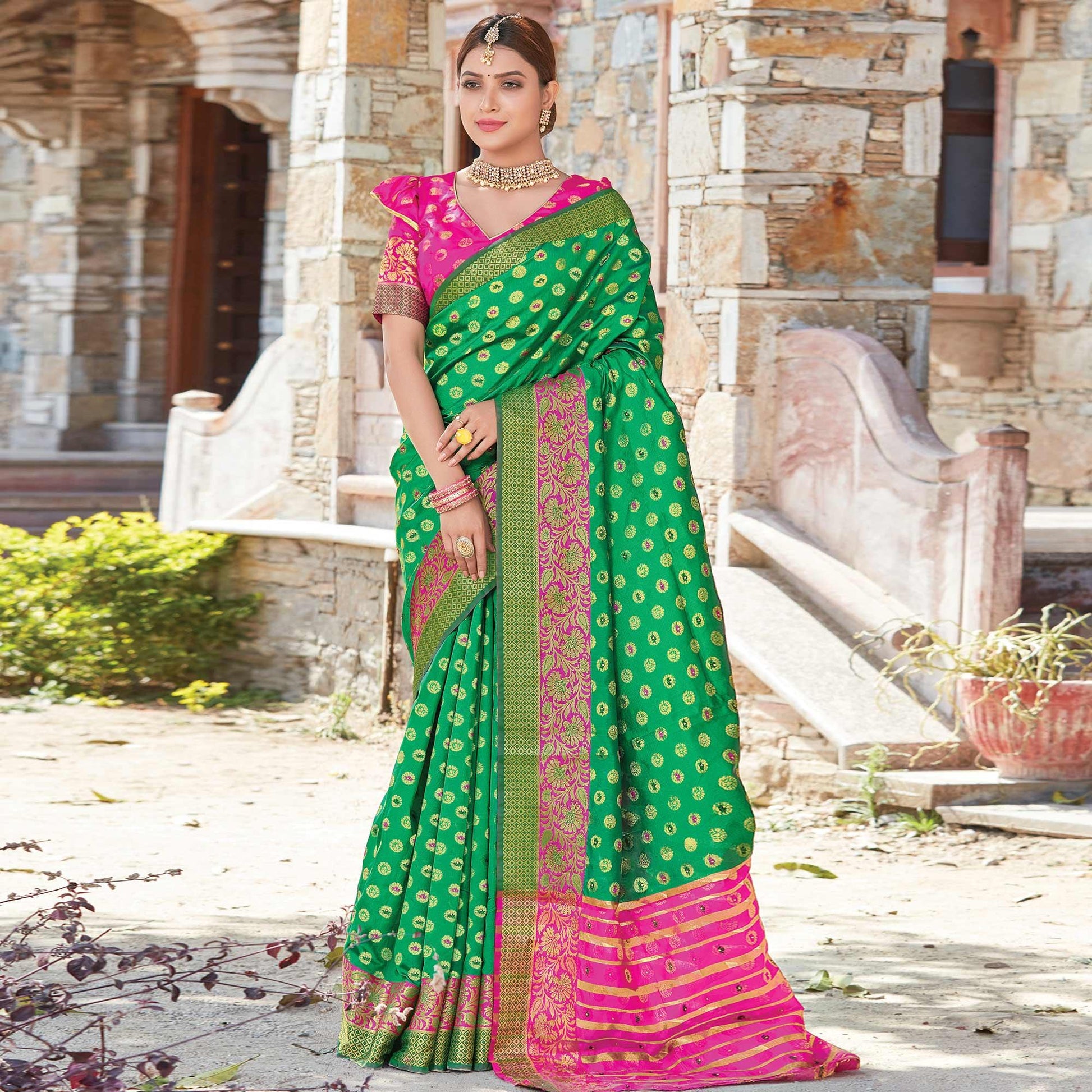 Mesmerising Green Colored Festive Wear Woven Handloom Silk Sareee