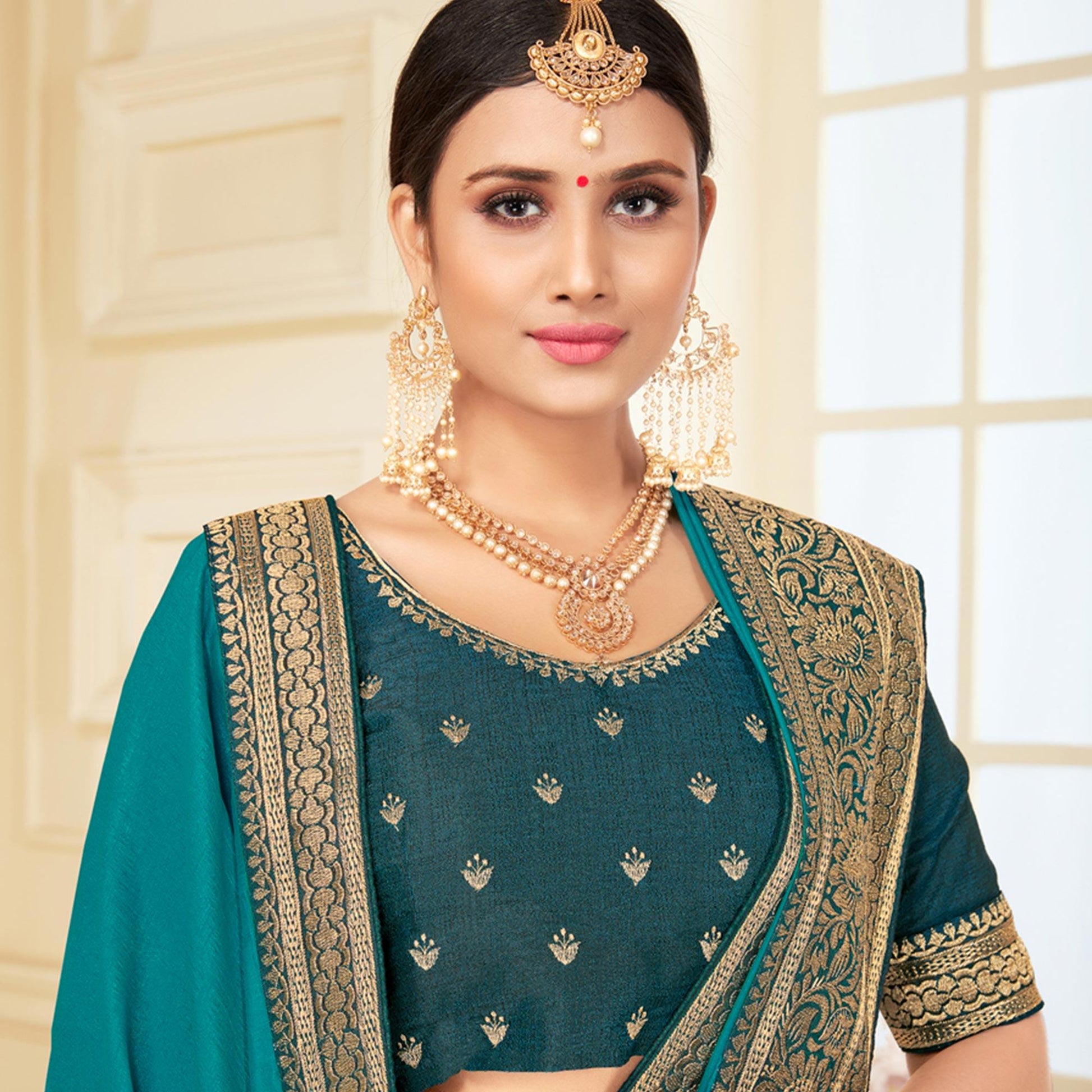 Morpich Woven Vichitra Silk Saree