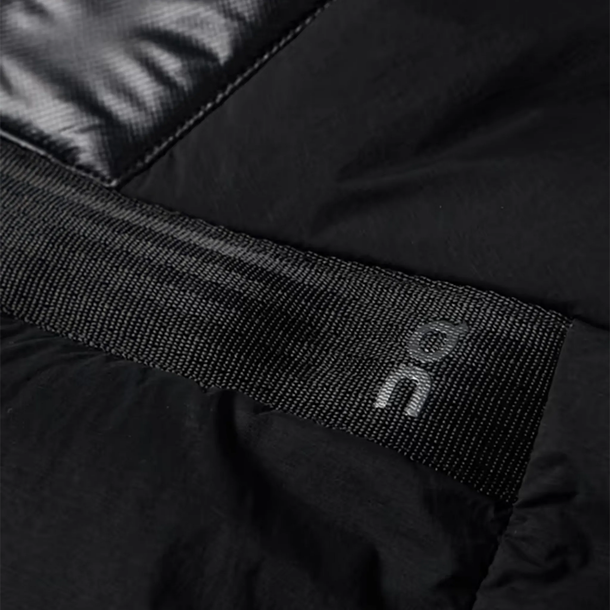 On Running Challenger Black Gilet