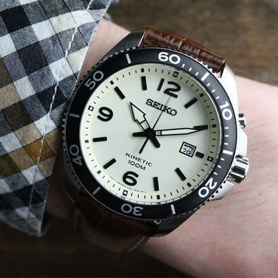 Seiko Kinetic Beige Dial Men 44.7mm