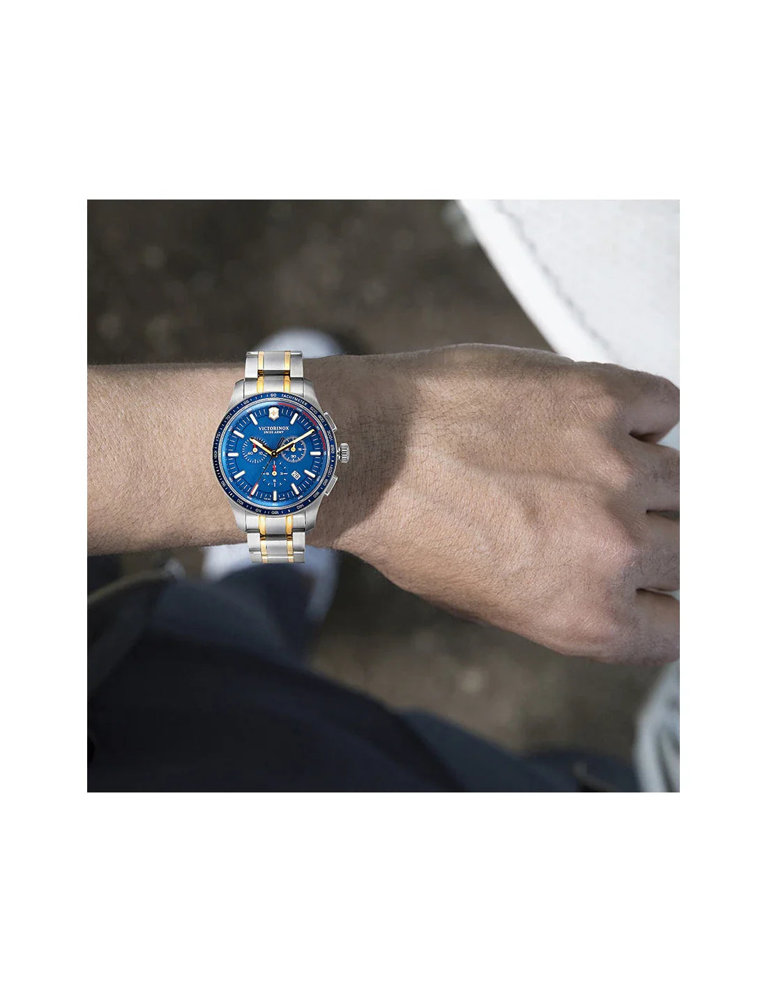 Victorinox Maverick Men Blue Dial Men 44mm