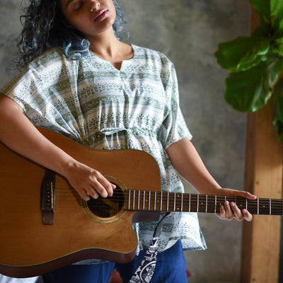 Whispering A Tale (Night Suit)