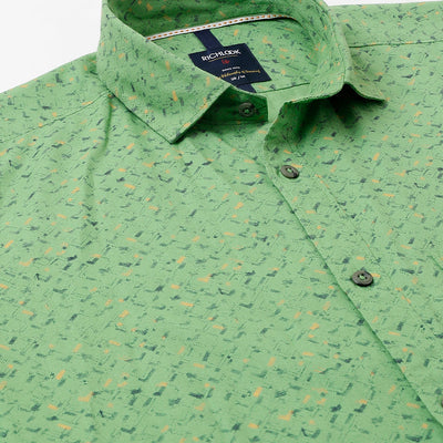 Men Green Standard Fit Printed Casual Shirt