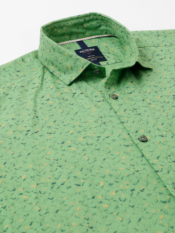 Men Green Standard Fit Printed Casual Shirt