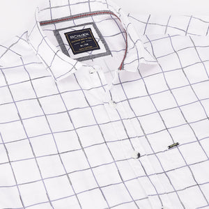Men White Standard Fit Checkered Casual Shirt