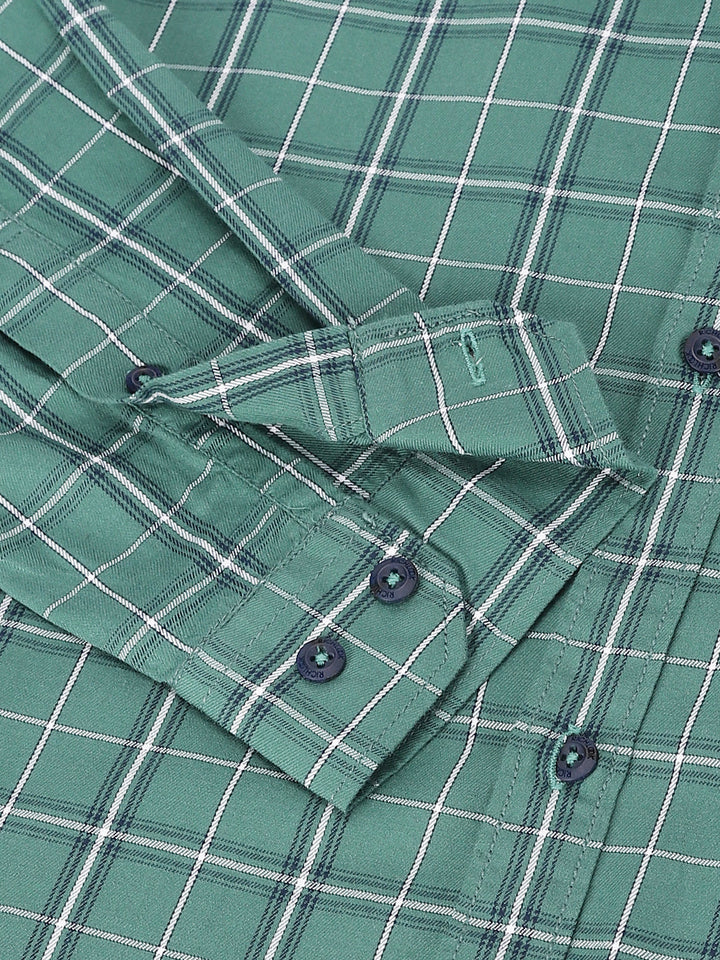 Men Green Standard Fit Checkered Casual Shirt