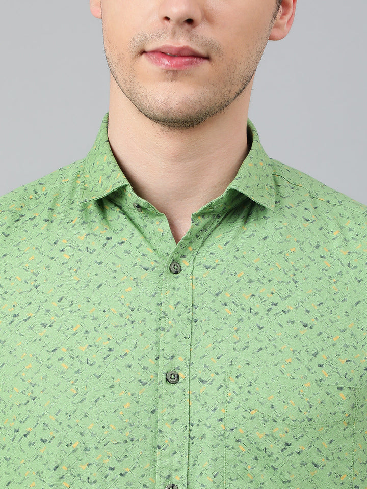 Men Green Standard Fit Printed Casual Shirt