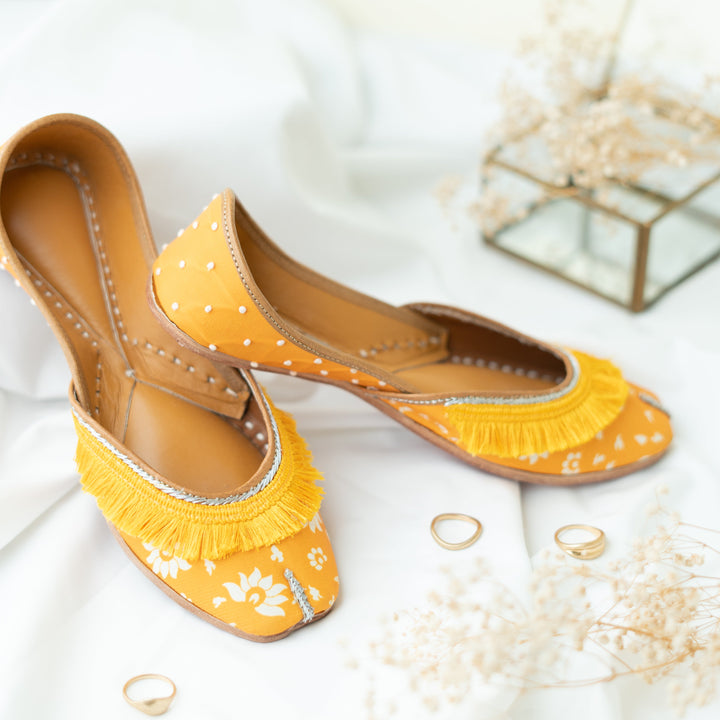 Yellow French Laced Printed Jutti