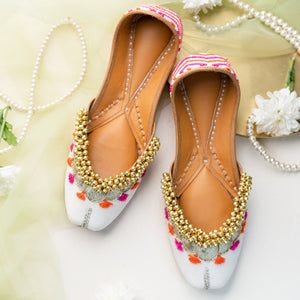 White Embroidered Ghungroo Jutti