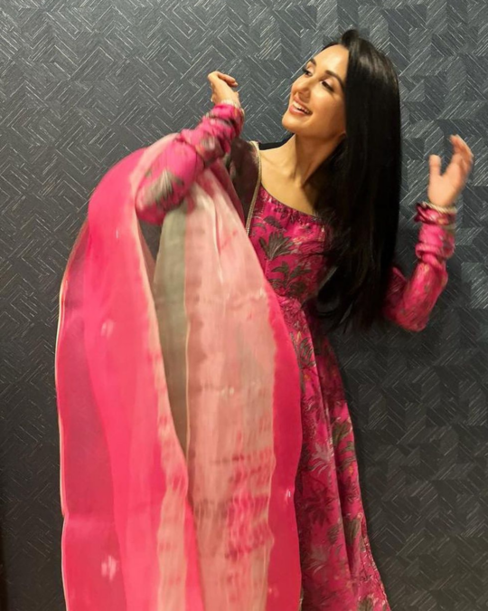 Aachho Taavi Chanderi Suit Set