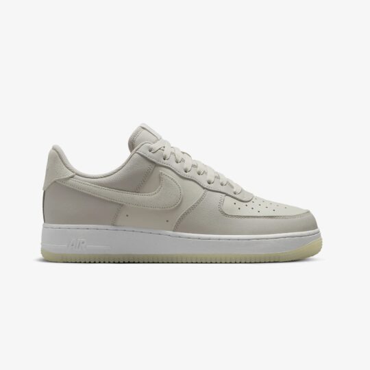 Nike | AIR FORCE 1 '07 LV8 { LIGHT BONE/SUMMIT WHITE-LT IRON ORE